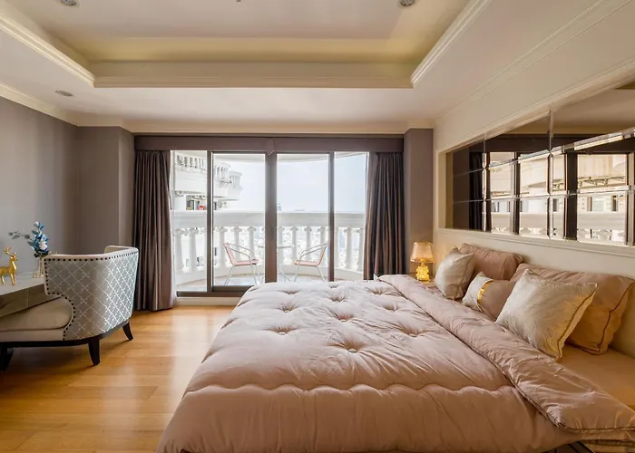 State Tower High Floor View Lovely Unit