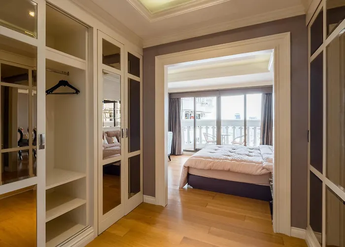 State Tower High Floor View Lovely Unit