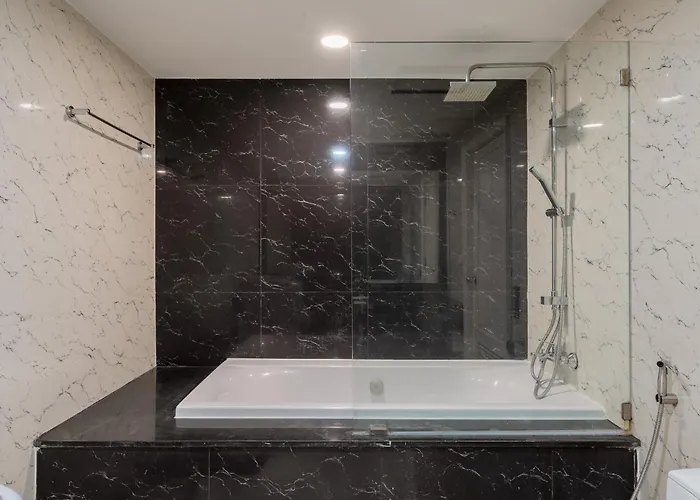 State Tower High Floor View Lovely Unit Апартаменты