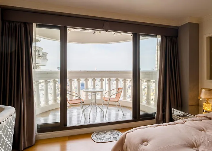 Апартаменты State Tower High Floor View Lovely Unit