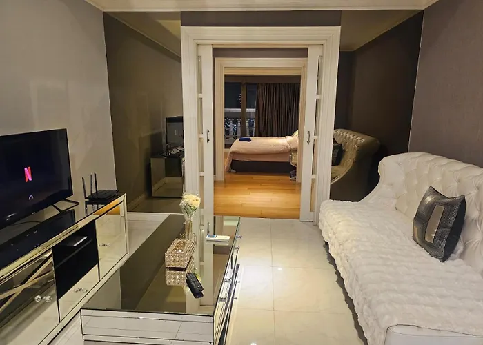 Апартаменты State Tower High Floor View Lovely Unit